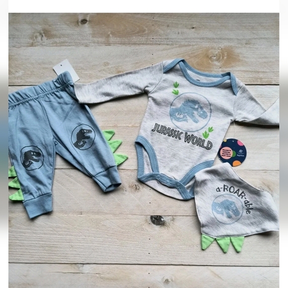 NWT Jurassic World Universal Baby 3pc Set Pants Shirt Bib Size 0-3 Months - Picture 1 of 6